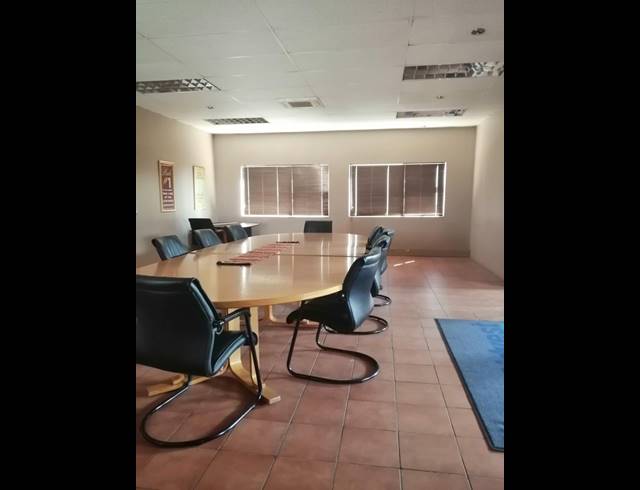902M² BUILDING FOR SALE IN VAALPARK